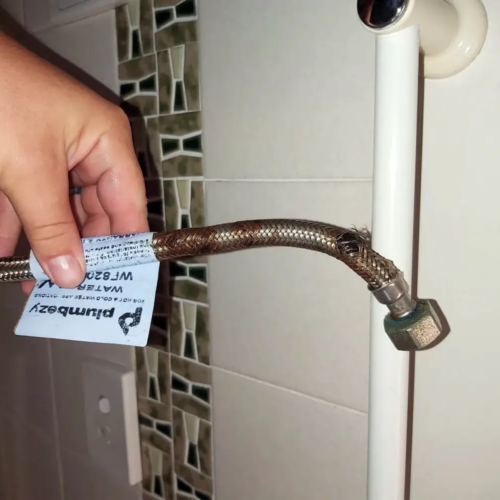 Repairing or replacing a flexible hose and mixer tap